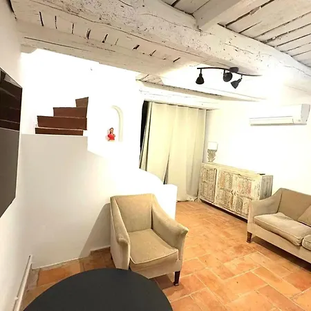 Hébergement de vacances Maison De Village Charme Centre Avec Rooftop - Fr-1-728-22